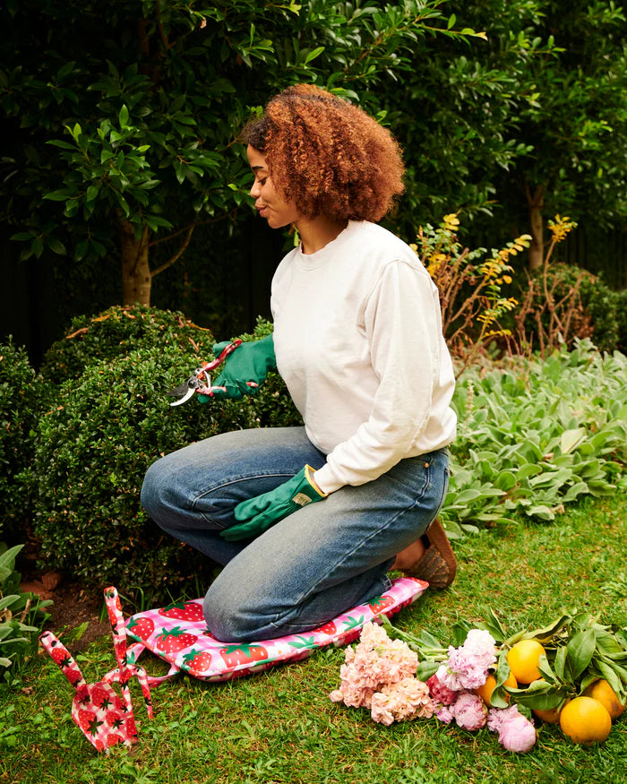 KIP & CO - STRAWBERRY JAM GARDEN SECATEURS AND GLOVES SET