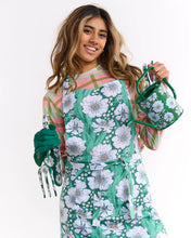Load image into Gallery viewer, KIP &amp; CO - TUMBLING FLOWERS GREEN GARDEN SECATEURS AND GLOVES SET
