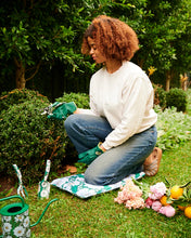 Load image into Gallery viewer, KIP &amp; CO - TUMBLING FLOWERS GREEN GARDEN SECATEURS AND GLOVES SET
