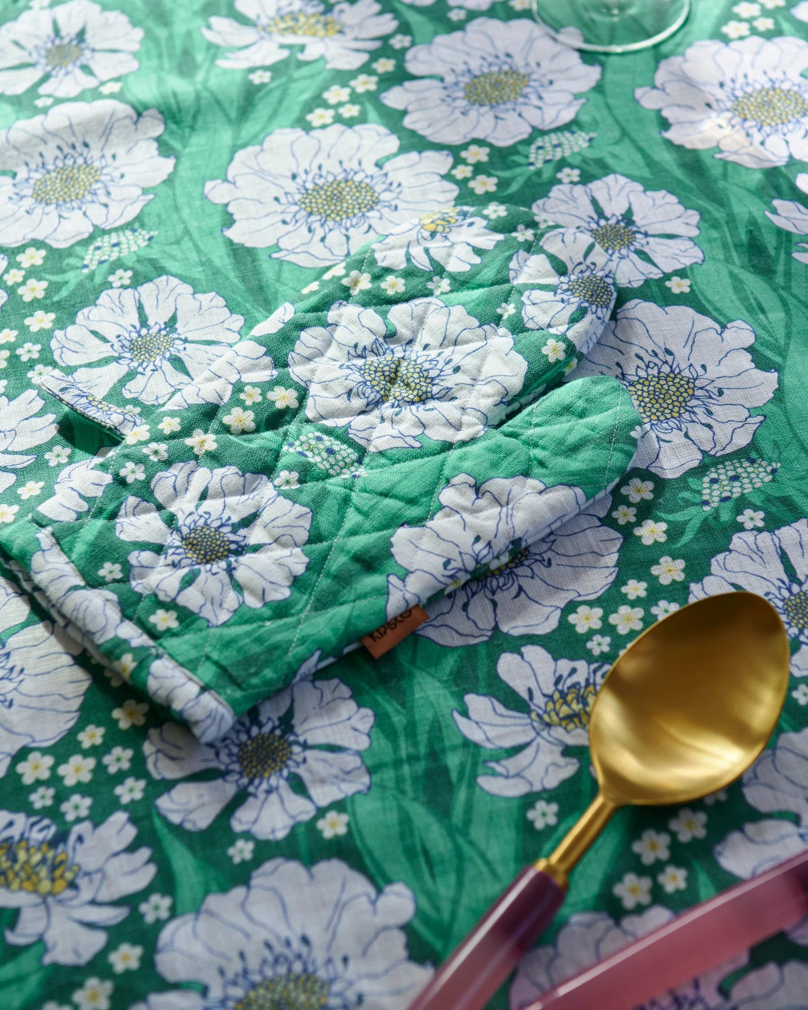 KIP & CO - OVEN MITT - TUMBLING FLOWERS GREEN