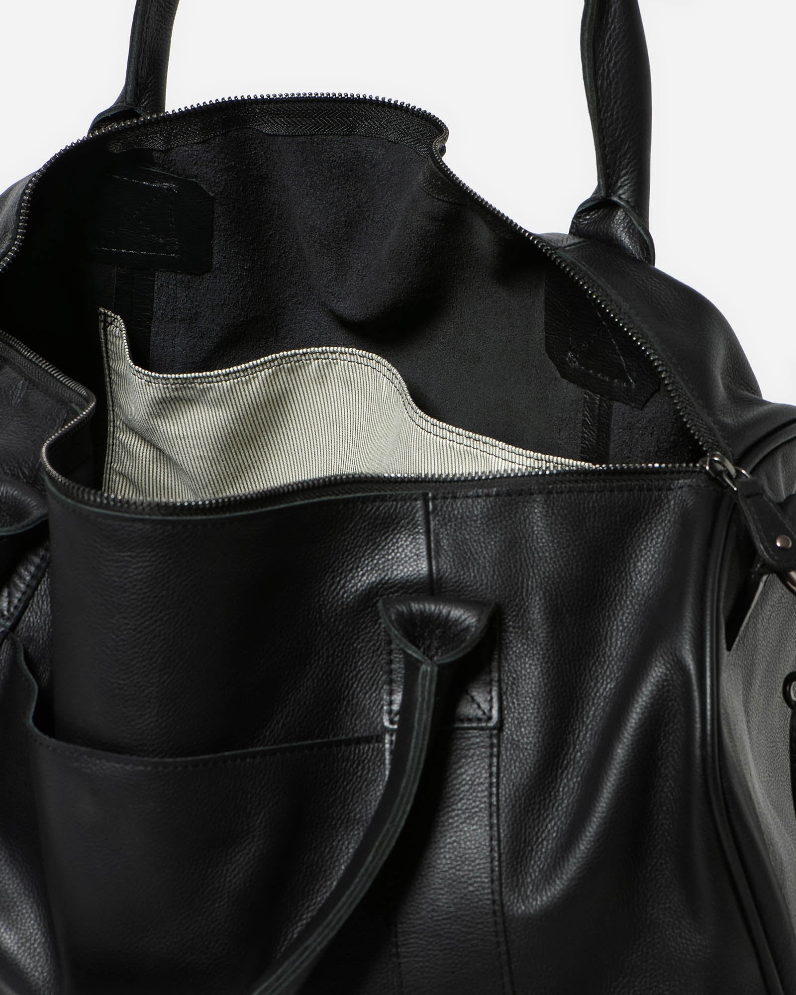 STITCH & HIDE - GLOBE WEEKENDER - BLACK