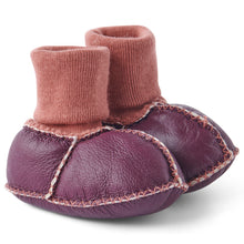 Load image into Gallery viewer, KIP &amp; CO - BABY BOOTIES - BEETROOT
