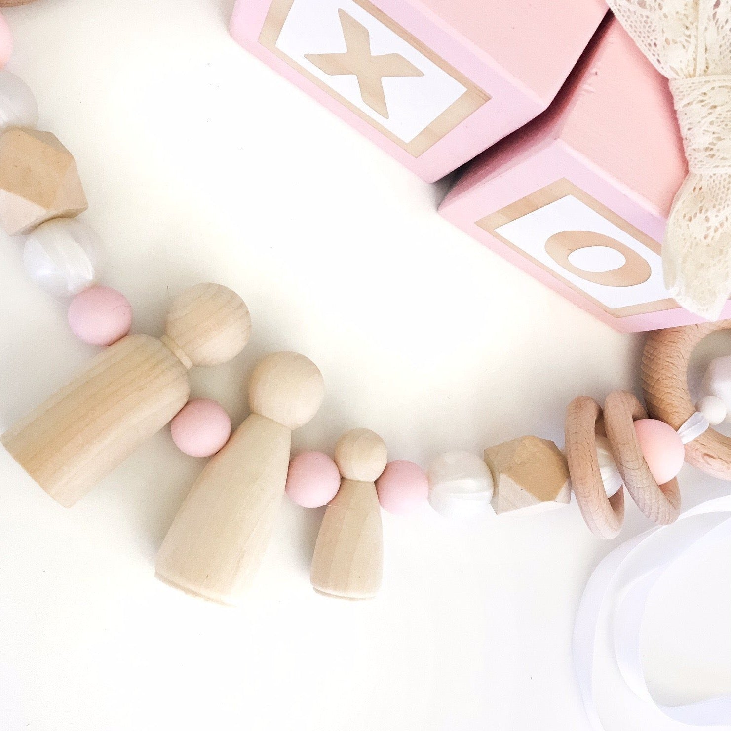 ONE CHEW THREE - OUR FAMILY PRAM GARLAND - PEARLY PINK