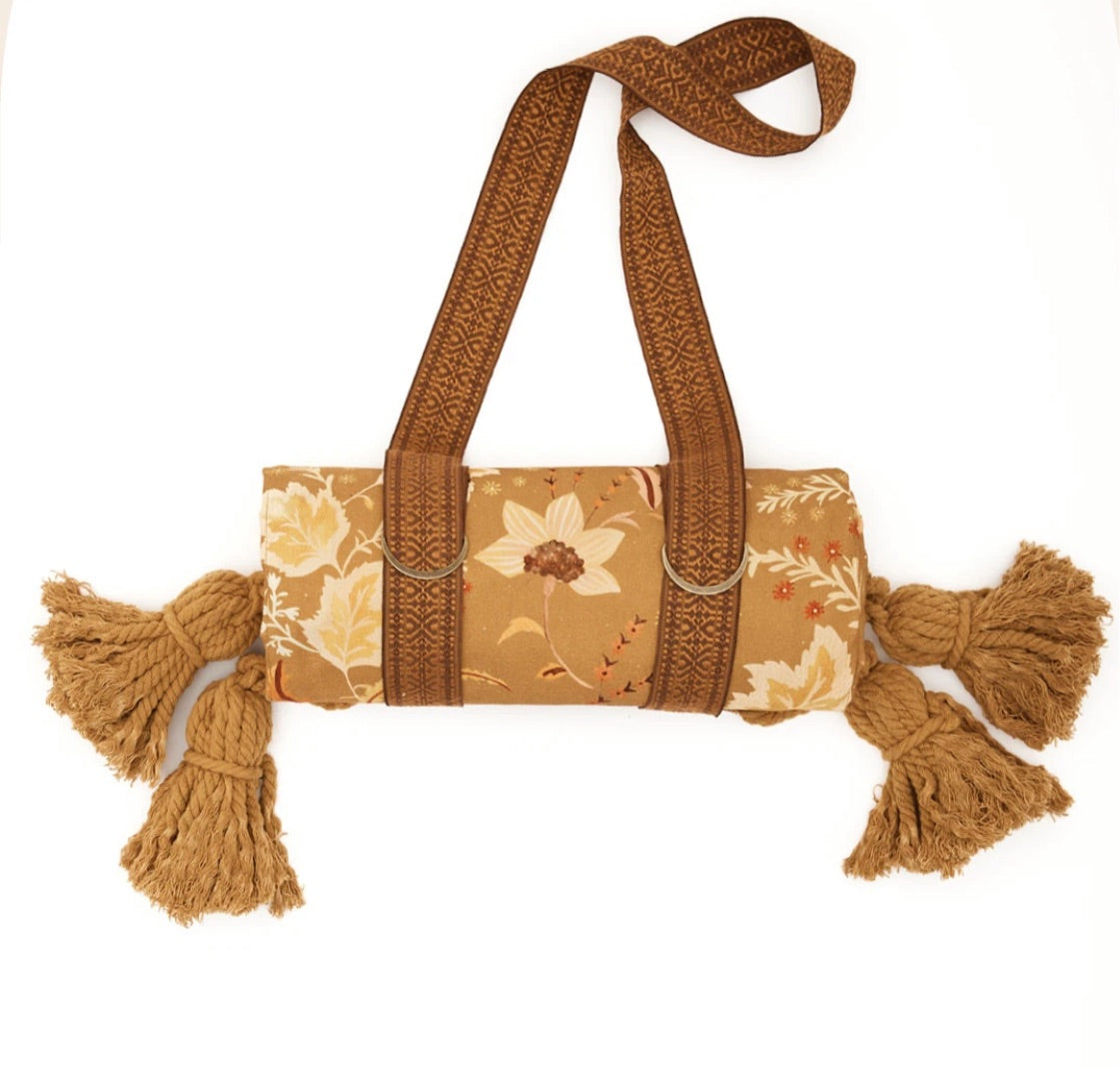 WANDERING FOLK - GOLDEN FOLK PICNIC RUG