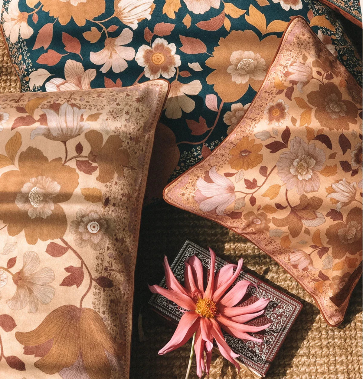 WANDERING FOLK - LARGE CUSHION COVER - GRANDE FLEUR NIGHTSHADE